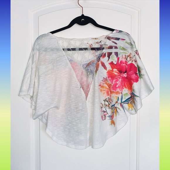 Flower blouse🌺 - Picture 2 of 2